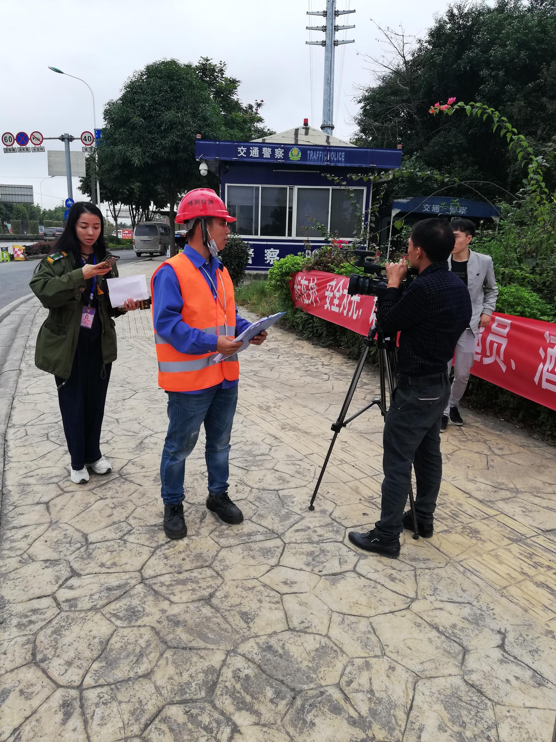 广西批饭检测技术有限公司协助百色市首创区内运营柴油车尾气道路抽检工作